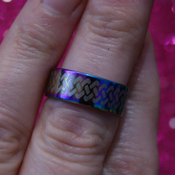 Sz 6 Stainless Steel Ring Oil Slick Rainbow Celtic Weave Knots Cool NEW - Picture 2 of 3